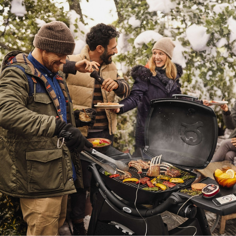 Електрическо барбекю Weber Q2400 WB 55020879, 2200 W, 55x39 cm, Капак и корпус от лят алуминий, Подвижна тава за мазнини, Тъмносив