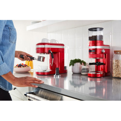 Електрическа кафемелачка Artisan KitchenAid 5KCG8433ECA, 150W, 340 g, 70 степени на смилане, Автоматично изключване, Apple Candy Red