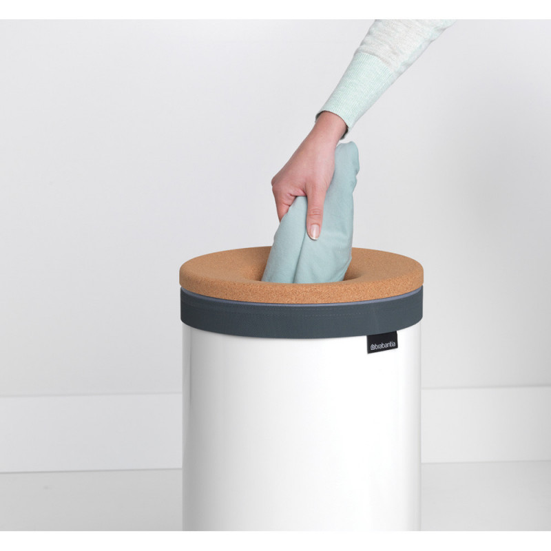 Кош за пране Brabantia 90300239, 35 л, Корков капак, Пълнене без отваряне, Вентилационни отвори, Бял