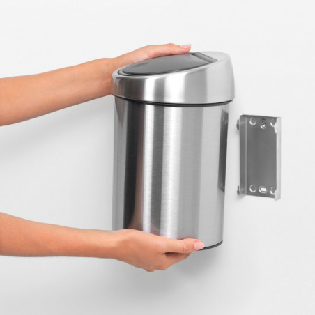 Кош за боклук Brabantia Touch Bin 647210, 3 л, Плавно и безшумно отваряне, Стенен монтаж, Брилянтен инокс