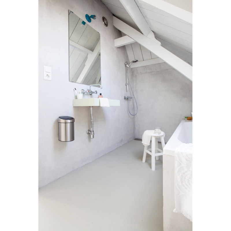 Кош за боклук Brabantia Touch Bin 647217, 3 л, Плавно и безшумно отваряне, Стенен монтаж, Устойчив на пръстови отпечатъци, Инокс