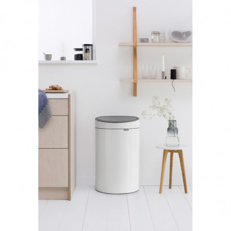 Кош за боклук Brabantia Touch Bin New 649729, 40 л, Безшумно и плавно затваряне, Плосък гръб, Бял
