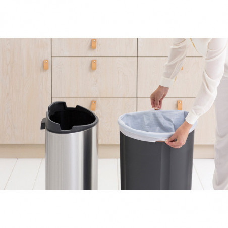 Кош за боклук Brabantia Touch Bin New 649729, 40 л, Безшумно и плавно затваряне, Плосък гръб, Бял