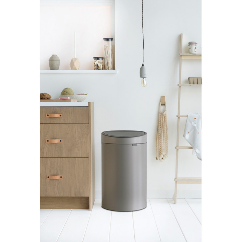Кош за боклук Brabantia Touch Bin New 649732, 40 л, Безшумно и плавно затваряне, Плосък гръб, Сив