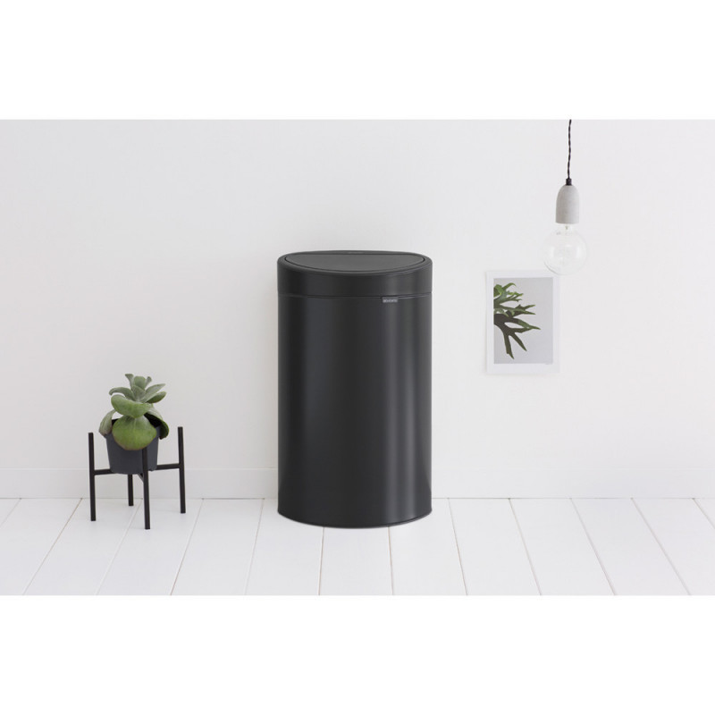 Кош за боклук Brabantia Touch Bin New 649733, 40 л, Безшумно и плавно затваряне, Плосък гръб, Черен