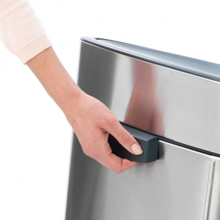 Кош за боклук Brabantia Touch Bin New 649734, 40 л, Безшумно и плавно затваряне, Плосък гръб, Устойчив на пръстови отпечатъци, Инокс/мат
