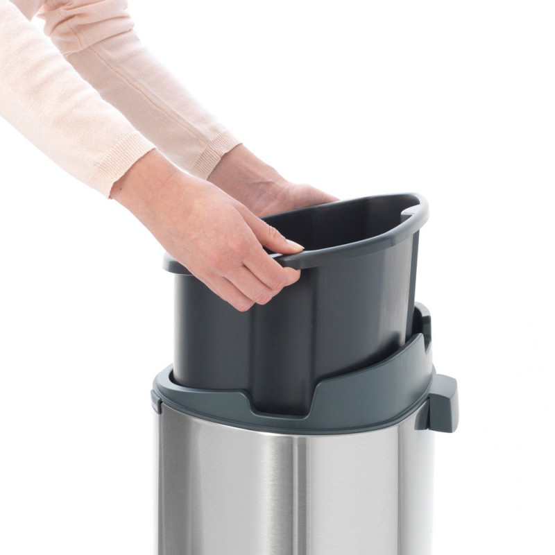 Кош за боклук Brabantia Touch Bin New 649734, 40 л, Безшумно и плавно затваряне, Плосък гръб, Устойчив на пръстови отпечатъци, Инокс/мат