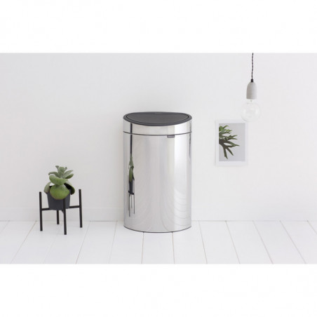 Кош за боклук Brabantia Touch Bin New 650531, 40 л, Безшумно и плавно затваряне, Плосък гръб, Брилянтен инокс