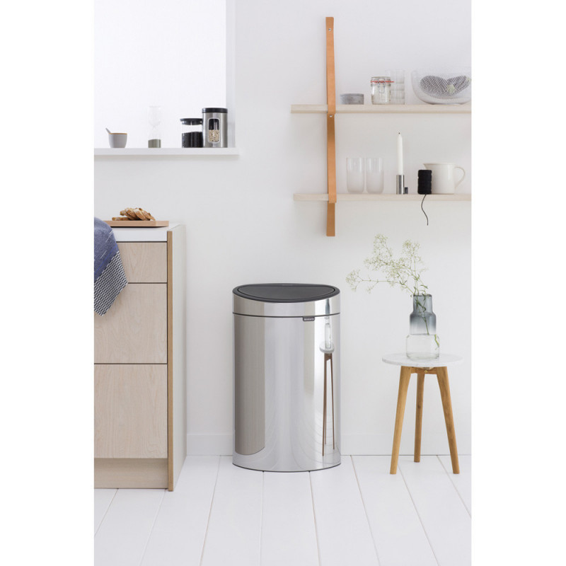 Кош за боклук Brabantia Touch Bin New 650531, 40 л, Безшумно и плавно затваряне, Плосък гръб, Брилянтен инокс