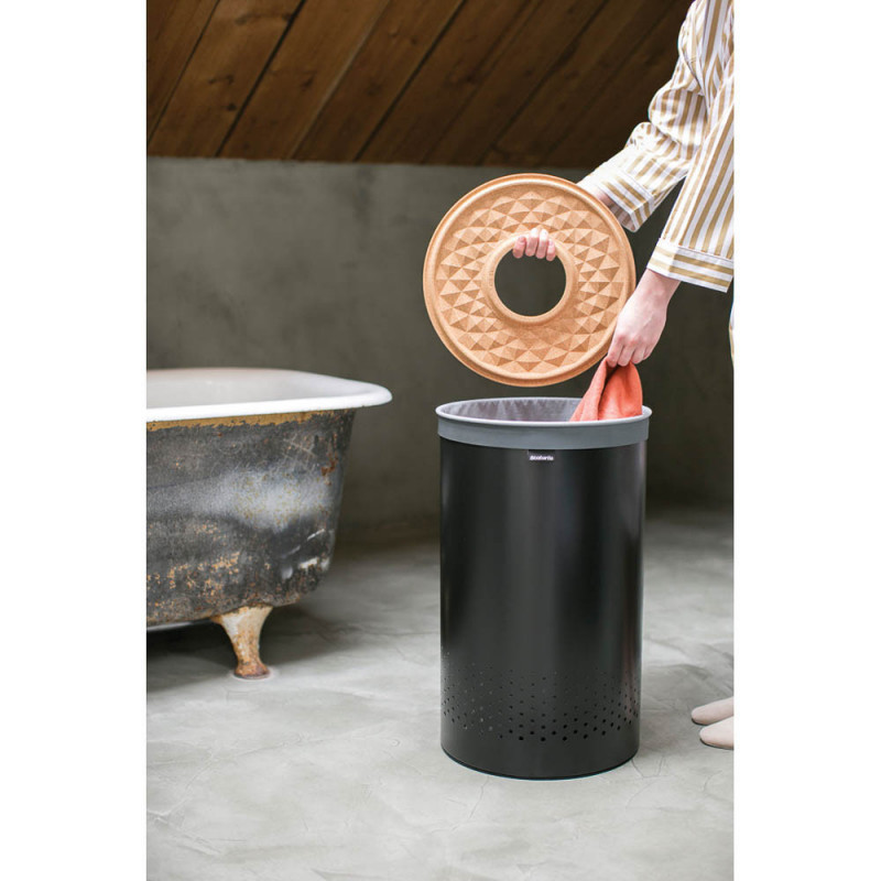 Кош за пране Brabantia 1000826, 60 л, Корков капак, Пълнене без отваряне, Вентилационни отвори, Черен