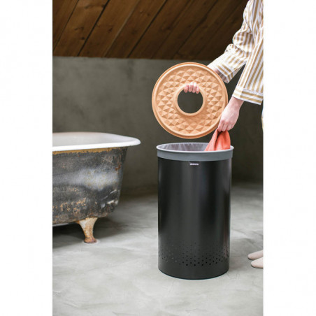 Кош за пране Brabantia 1000826, 60 л, Корков капак, Пълнене без отваряне, Вентилационни отвори, Черен