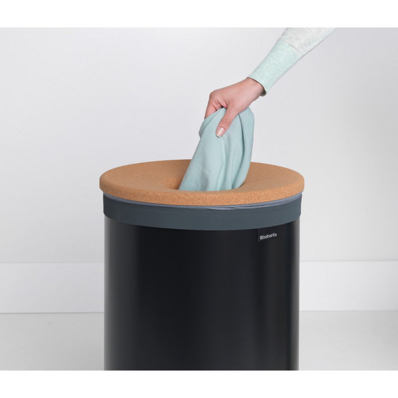 Кош за пране Brabantia 1000826, 60 л, Корков капак, Пълнене без отваряне, Вентилационни отвори, Черен