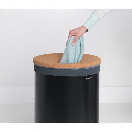 Кош за пране Brabantia 1000826, 60 л, Корков капак, Пълнене без отваряне, Вентилационни отвори, Черен