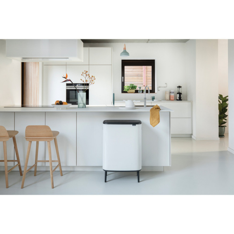 Кош за боклук Brabantia Bo Touch Hi 1001263, 2x30 л, Плътно прилепване към стена, Реглаж на краката, Бял