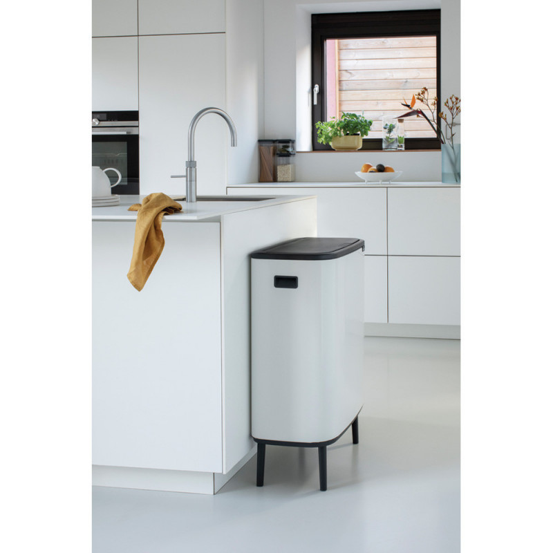 Кош за боклук Brabantia Bo Touch Hi 1001263, 2x30 л, Плътно прилепване към стена, Реглаж на краката, Бял