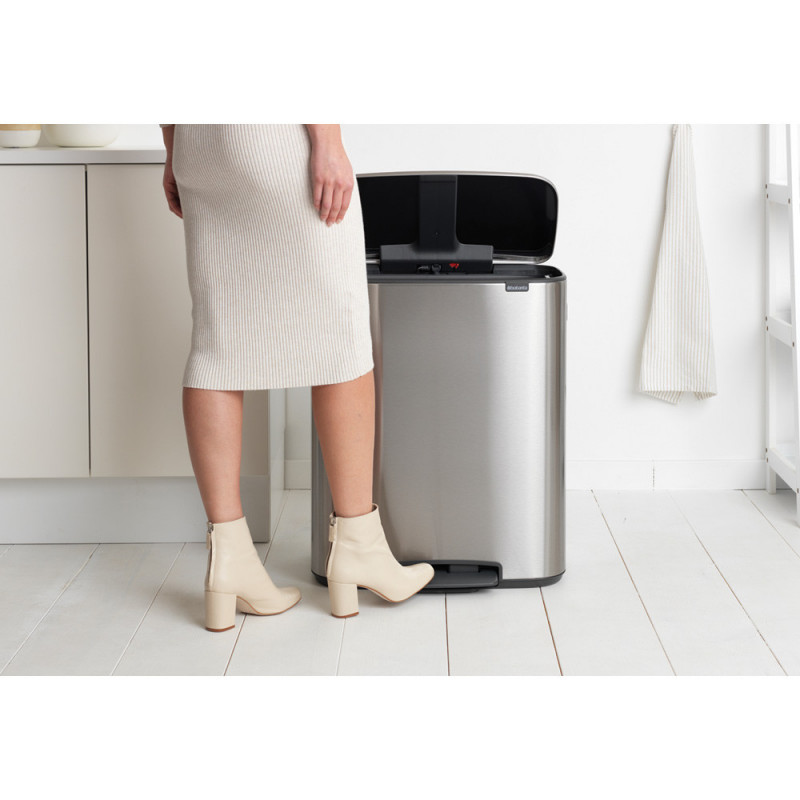 Кош за боклук Brabantia Bo Pedal 1003186, 60 л, Леко затваряне, Противоплъзгаща основа, Устойчив на пръстови отпечатъци, Инокс/Мат
