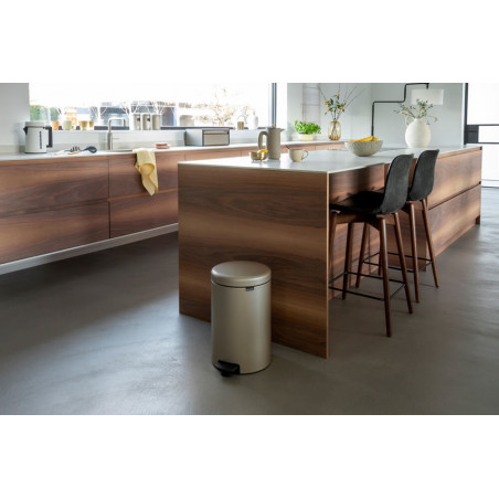 Кош за боклук с педал Brabantia NewIcon 1003205, 20 л, Плавно затваряне, Противоплъзгаща основа, Златен металик