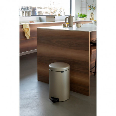 Кош за боклук с педал Brabantia NewIcon 1003205, 20 л, Плавно затваряне, Противоплъзгаща основа, Златен металик