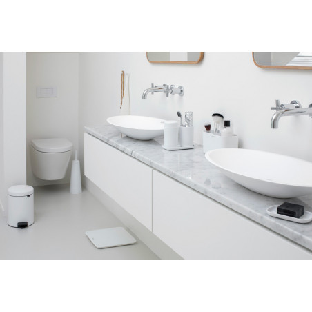 Кутия за аксесоари за баня Brabantia ReNew 1003494, Устойчива на корозия, Вътрешен разделител, Противоплъзгаща основа, Бял