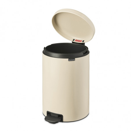 Кош за боклук с педал Brabantia NewIcon 1005535, 20 л, Плавно затваряне, Противоплъзгаща основа, Бежов