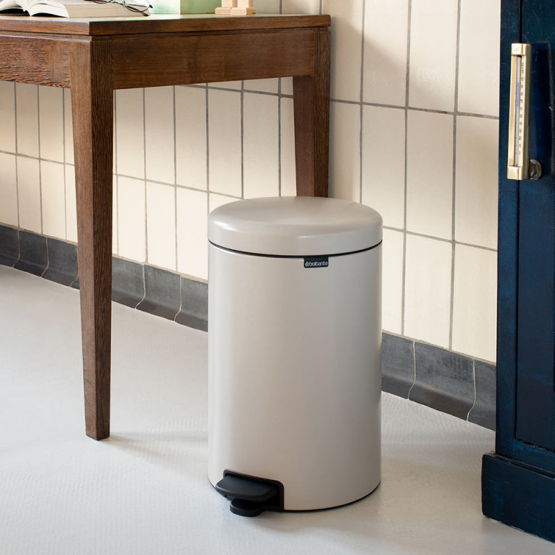Кош за боклук с педал Brabantia NewIcon 1005535, 20 л, Плавно затваряне, Противоплъзгаща основа, Бежов