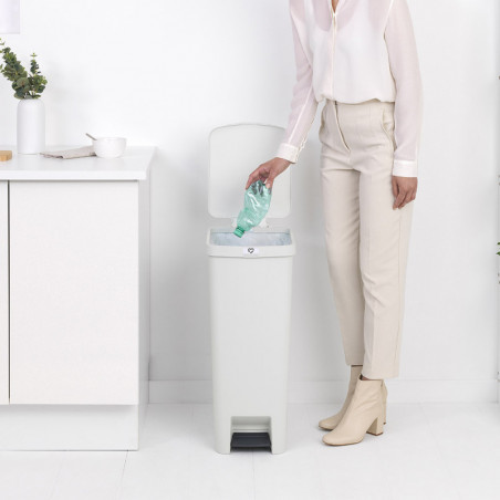 Кош за боклук с педал Brabantia StepUp 1005556, 40 л, Екологични материали, Голям отвор, Светлосив