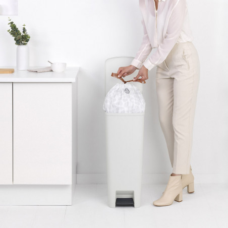 Кош за боклук с педал Brabantia StepUp 1005556, 40 л, Екологични материали, Голям отвор, Светлосив