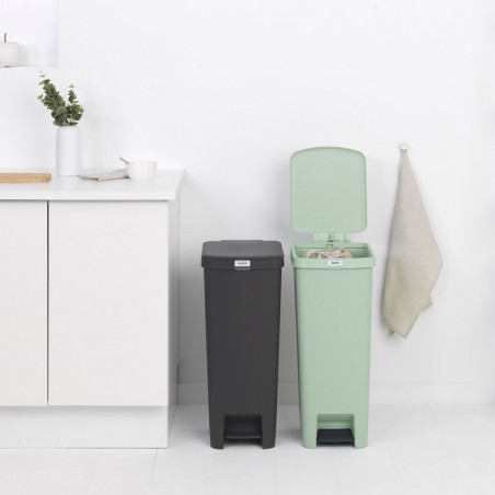 Кош за боклук с педал Brabantia StepUp 1005558, 40 л, Екологични материали, Голям отвор, Светлозелен