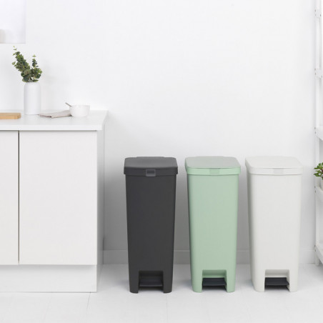 Кош за боклук с педал Brabantia StepUp 1005558, 40 л, Екологични материали, Голям отвор, Светлозелен