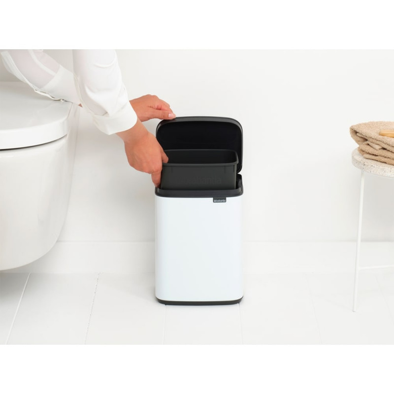 Кош за боклук Brabantia Bo Small 1006621, 4 л, Плавно и безшумно отваряне, Противоплъзгаща основа, Бял