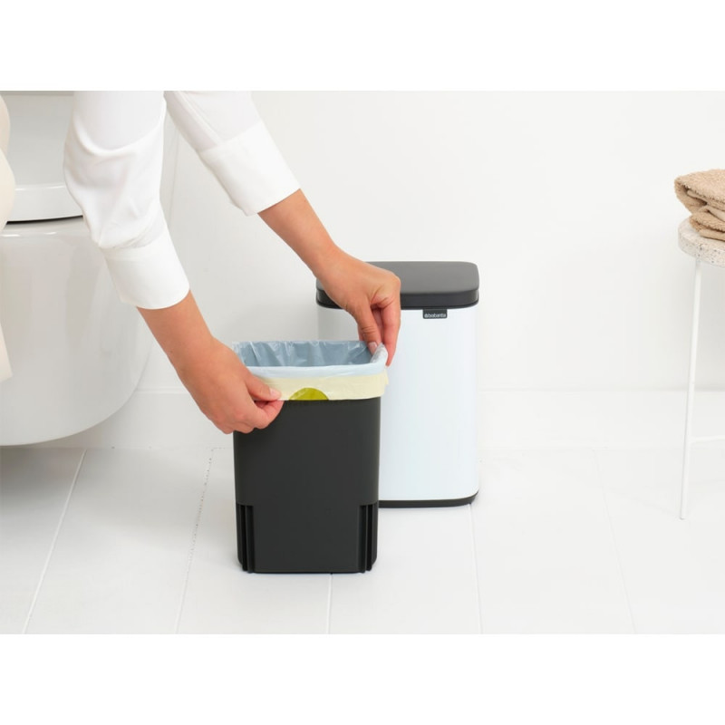 Кош за боклук Brabantia Bo Small 1006621, 4 л, Плавно и безшумно отваряне, Противоплъзгаща основа, Бял