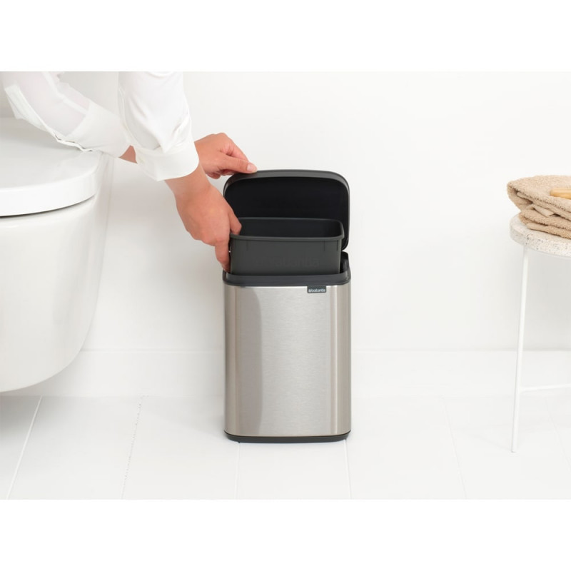 Кош за боклук Brabantia Bo Small 1006625, 4 л, Плавно и безшумно отваряне, Противоплъзгаща основа, Устойчив на пръстови отпечатъци, Инокс/Мат