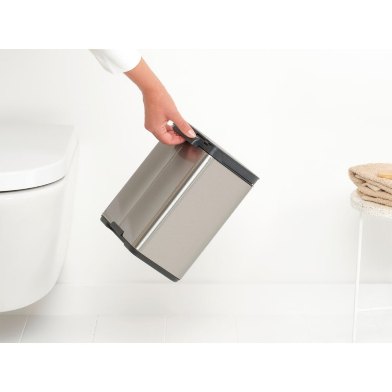 Кош за боклук Brabantia Bo Small 1006625, 4 л, Плавно и безшумно отваряне, Противоплъзгаща основа, Устойчив на пръстови отпечатъци, Инокс/Мат
