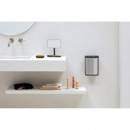Кош за боклук Brabantia Bo Small 1006625, 4 л, Плавно и безшумно отваряне, Противоплъзгаща основа, Устойчив на пръстови отпечатъци, Инокс/Мат
