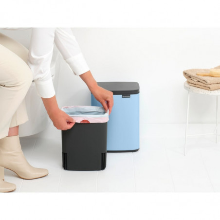 Кош за боклук Brabantia Bo Small 1006631, 7 л, Плавно и безшумно отваряне, Противоплъзгаща основа, Светлосин