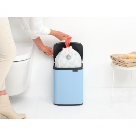 Кош за боклук Brabantia Bo Small 1006631, 7 л, Плавно и безшумно отваряне, Противоплъзгаща основа, Светлосин