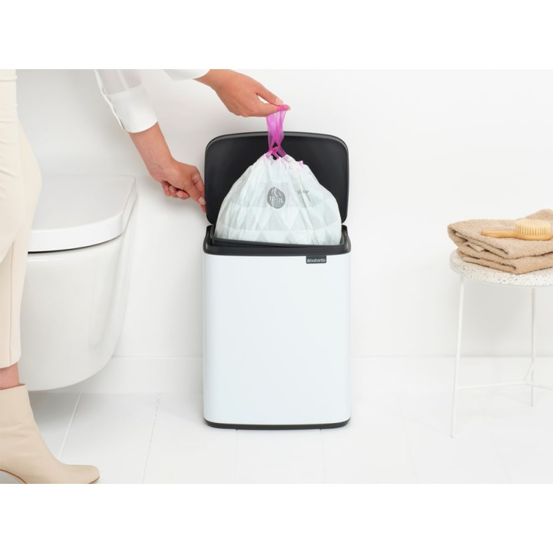 Кош за боклук Brabantia Bo Small 1006633, 12 л, Безшумно и плавно отваряне, Противоплъзгаща основа, Бял