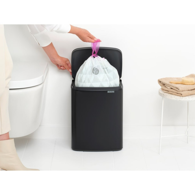 Кош за боклук Brabantia Bo Small 1006635, 12 л, Безшумно и плавно отваряне, Противоплъзгаща основа, Черен