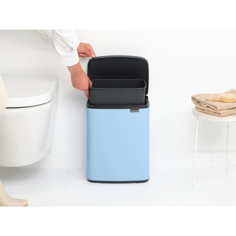 Кош за боклук Brabantia Bo Small 1006637, 12 л, Безшумно и плавно отваряне, Противоплъзгаща основа, Светлосин