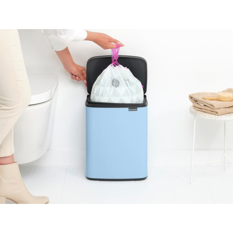 Кош за боклук Brabantia Bo Small 1006637, 12 л, Безшумно и плавно отваряне, Противоплъзгаща основа, Светлосин