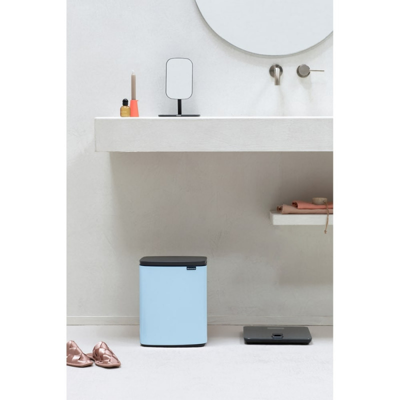 Кош за боклук Brabantia Bo Small 1006637, 12 л, Безшумно и плавно отваряне, Противоплъзгаща основа, Светлосин