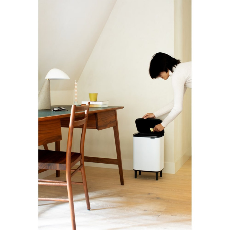 Кош за боклук Brabantia Bo Small Hi 1006647, 12 л, Плавно и безшумно отваряне, Противоплъзгаща основа, Бял