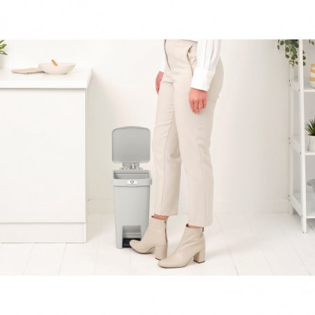 Кош за боклук с педал Brabantia StepUp 1008476, 10 л, Екологични материали, Голям отвор, Светлосив