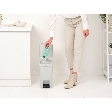 Кош за боклук с педал Brabantia StepUp 1008476, 10 л, Екологични материали, Голям отвор, Светлосив