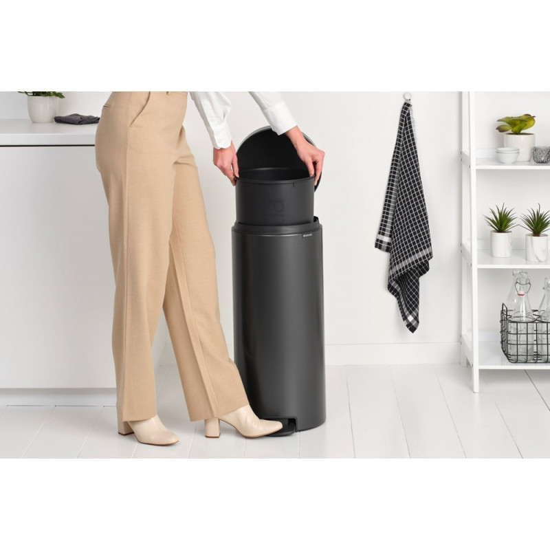 Кош за боклук с педал Brabantia NewIcon 1008850, 30 л, Плавно затваряне, Противоплъзгаща основа, Тъмносив