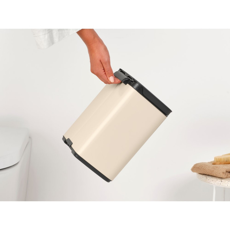 Кош за боклук Brabantia Bo Small 1008865, 4 л, Плавно и безшумно отваряне, Противоплъзгаща основа, Бежов