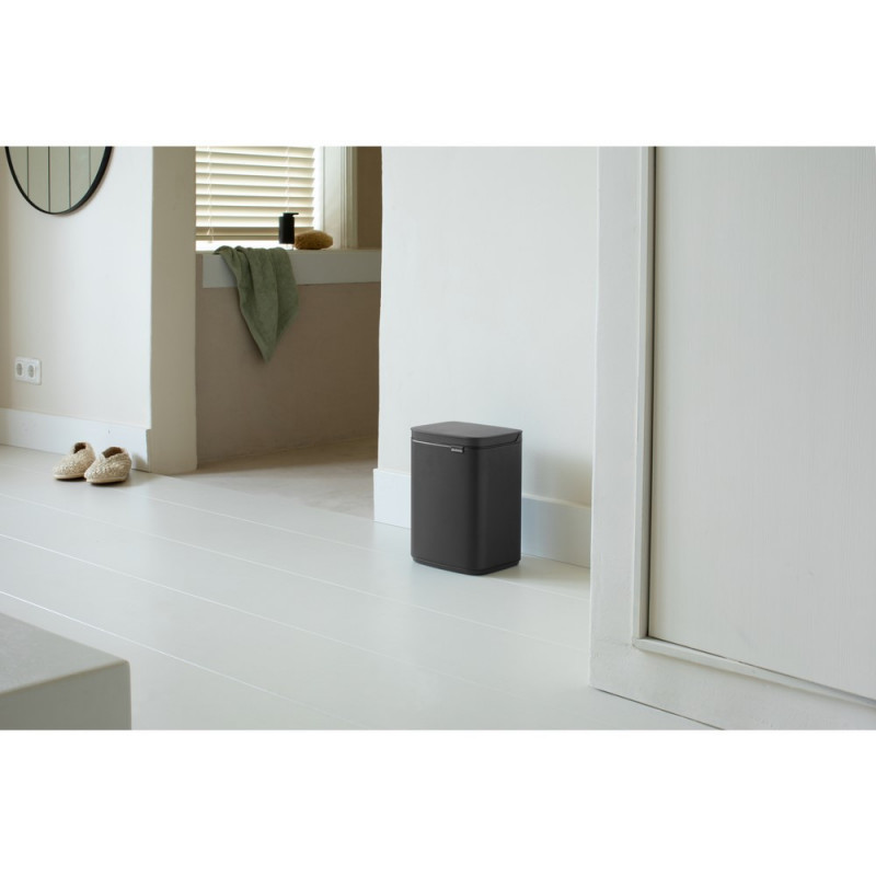 Кош за боклук Brabantia Bo Small 1008866, 4 л, Плавно и безшумно отваряне, Противоплъзгаща основа, Минерално покритие, Тъмносив