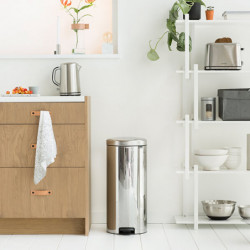Кош за боклук с педал Brabantia NewIcon 649055, 30 л, Плавно затваряне, Противоплъзгаща основа, Инокс