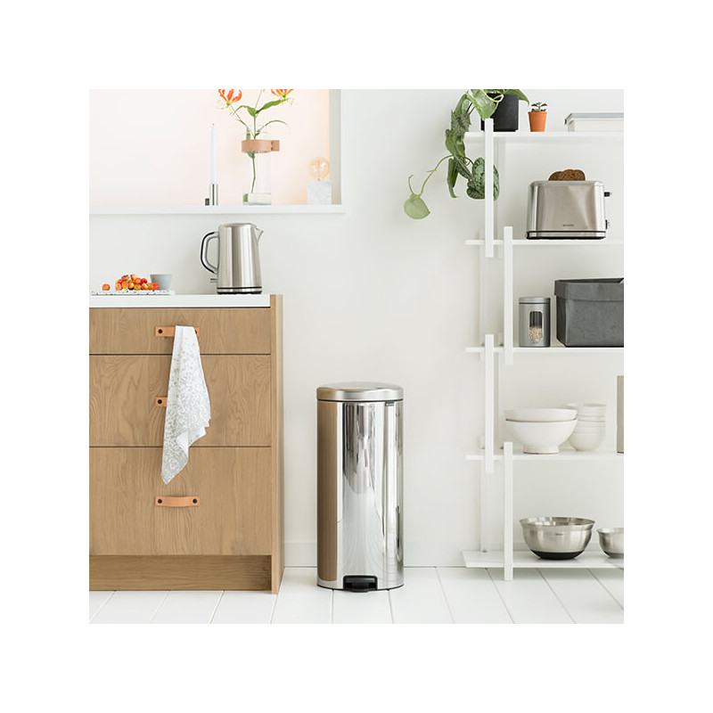 Кош за боклук с педал Brabantia NewIcon 649055, 30 л, Плавно затваряне, Противоплъзгаща основа, Инокс