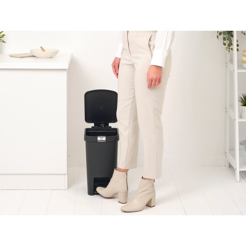 Кош за боклук с педал Brabantia StepUp 1008479, 16 л, Екологични материали, Голям отвор, Тъмносив